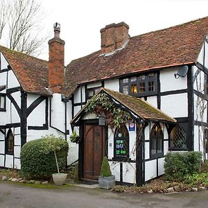 The Old Farmhouse Windsor Exterior photo