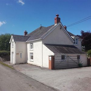 Ty Newydd Llangadog Exterior photo