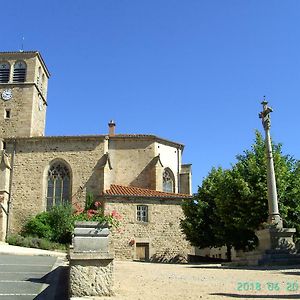 La Fontaine Saint-Georges-en-Couzan Exterior photo