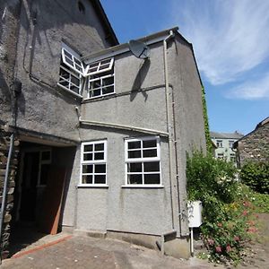 2 Leather Lane Ulverston Exterior photo