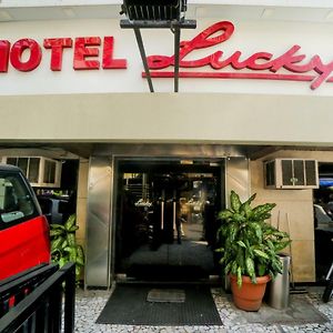 Lucky Hotel Bandra Bombaim Exterior photo