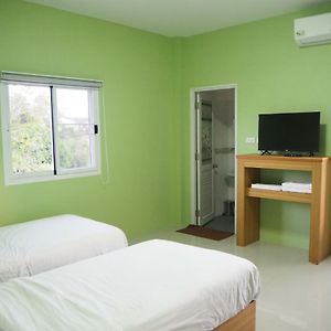 Good Room Uttaradit Exterior photo