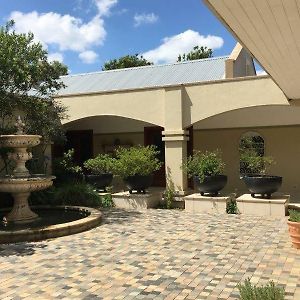 The Courtyard At La Loggia Nottingham Road Exterior photo