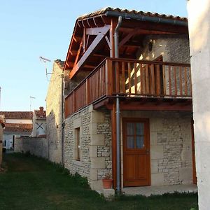 Chambre d'hôte Au col de Cygne Blanzac-les-Matha Exterior photo