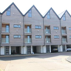 Modern **Pet Friendly** 3 Bed Beach View Town House Near Dover ,Canterbury ,Folkestone And Hythe Kent Hythe (Kent) Exterior photo