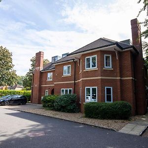 Flexi-Lets@Old Rectory Court, Frimley Exterior photo