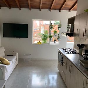 Apartamento remodelado en el mejor sitio del centro de Medellín Home Aris 401 Exterior photo