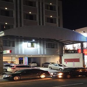 欣悅 商務 旅店 Toufen Exterior photo