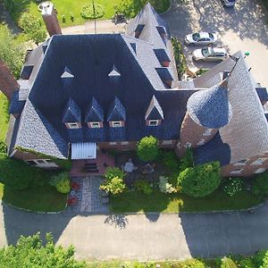 Chateau Murdock Gite Et Esthetique 1950 Saguenay Exterior photo