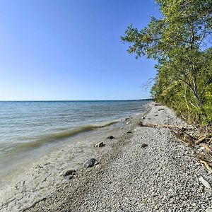 Algoma Lake Retreat With Bbq Grill, Yard And Fire Pit! Exterior photo