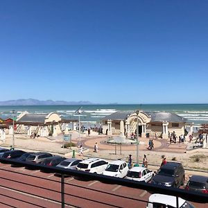 At The Beach - Muizenberg Cidade Do Cabo Exterior photo