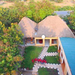 Irungu Forest Safari Lodge Katunguru Exterior photo