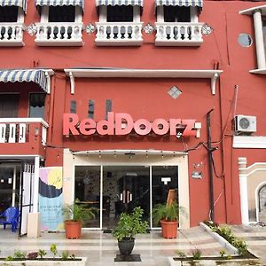 Reddoorz Near Pelabuhan Tanjung Perak 2 Surabaya Exterior photo