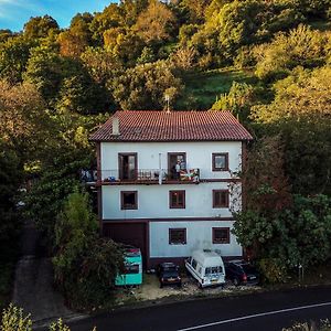 Surf Camp San Sebastian Partyhostel Aia Exterior photo