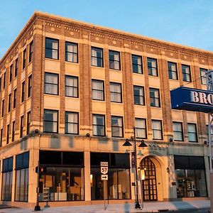 Ariel Broadway Hotel Lorain Exterior photo