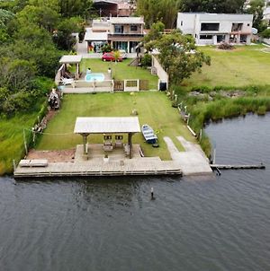 Casa na beira da lagoa com piscina e rampa para embarcações Tramandaí Exterior photo