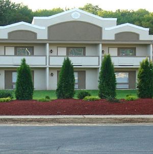 Hotel Vicenza Monmouth Junction Exterior photo