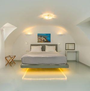 Central Fira Suites Fira (Santorini) Exterior photo