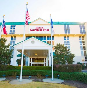 Hilton Garden Inn Dallas/Market Center Exterior photo