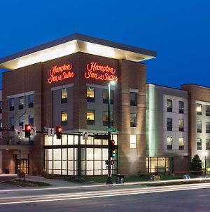 Hampton Inn & Suites Omaha-Downtown Exterior photo