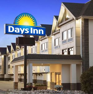 Days Inn By Wyndham Calgary Northwest YYC Exterior photo