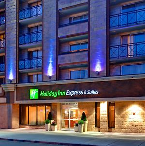 Holiday Inn Express And Suites Calgary, An Ihg Hotel YYC Exterior photo