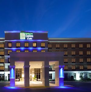 Holiday Inn Express & Suites Laurel Lakes, An Ihg Hotel Exterior photo
