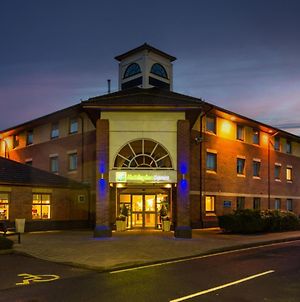 Holiday Inn Express Warwick - Stratford-Upon-Avon, An Ihg Hotel Warwick (Warwickshire) Exterior photo