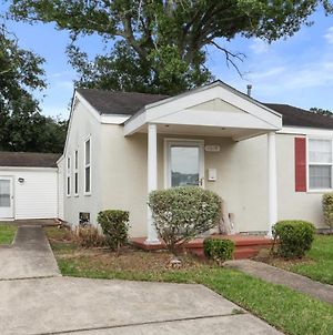 4Bd Metairie Retreat With Driveway And Yard Exterior photo