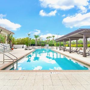 Modern 4Br Townhome- Resort Access - Near Disney Orlando Exterior photo