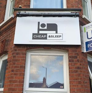 Cheap & Sleep, Basic Hostel Type Rooms, Ni Tourist Board Certified With Free Continental Breakfast, Sky Sports & Free Ultra Fast Broadband Belfast Exterior photo