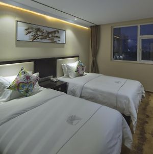 Warm Yes Business Hotel Guangzhou Exterior photo