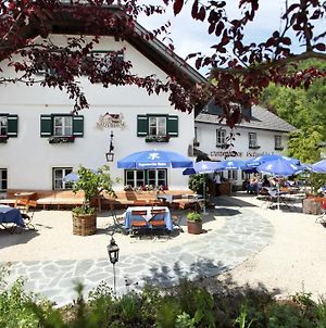 Landgasthof & Restaurant Batzenhausl Sankt Gilgen Exterior photo