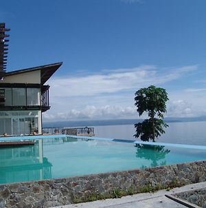 Tiara Bunga Hotel & Villa Balige Exterior photo