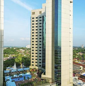 Doubletree By Hilton Johor Bahru Exterior photo
