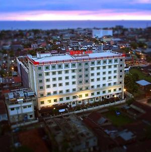 Rocky Plaza Hotel Padang Padang (Sumatra) Exterior photo